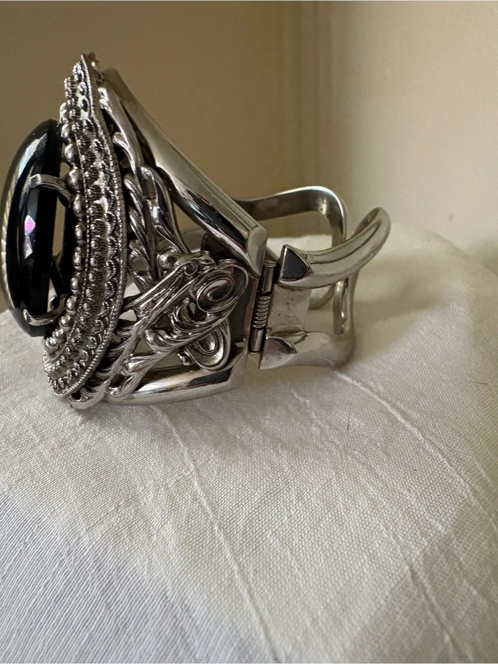 Vintage-Inspired Silver Bracelet with Black Hematite Center